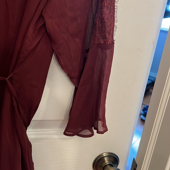 Jessica Simpson Maternity burgundy top size L bell sleeves lace detail - Picture 12 of 12